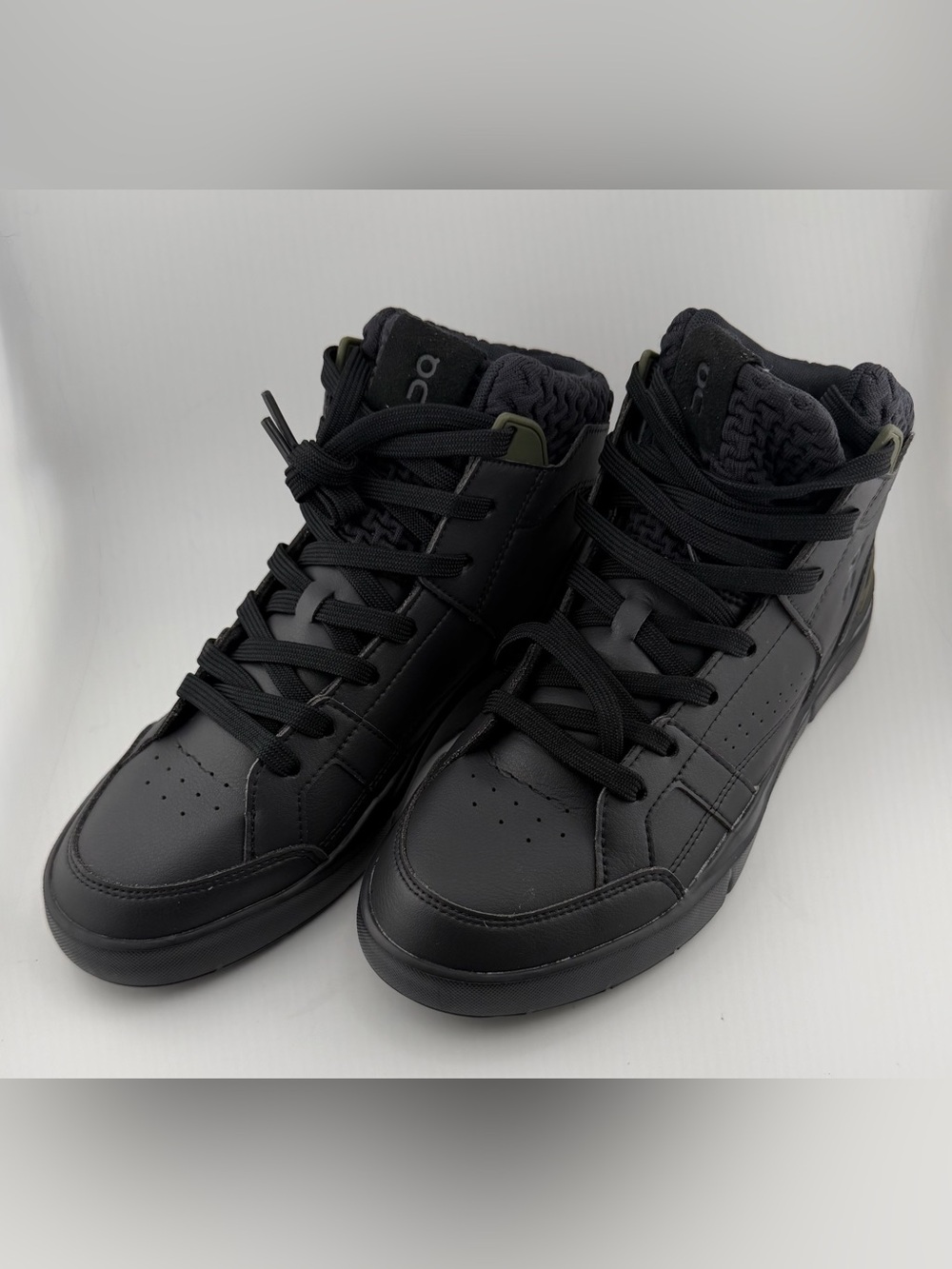 On THE ROGER Clubhouse Sensa Black Camo Women’s 7.5 High Top Sneakers Box